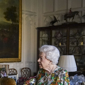 La reine Elisabeth II d'Angleterre en audience au château de Windsor avec Sir Nick Carter, Chef d'état-major de la Défense. Le 17 novembre 2021