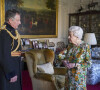La reine Elisabeth II d'Angleterre en audience au château de Windsor avec Sir Nick Carter, Chef d'état-major de la Défense