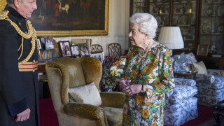 Elizabeth II apparaît avec les mains violettes : faut-il s'inquiéter ?