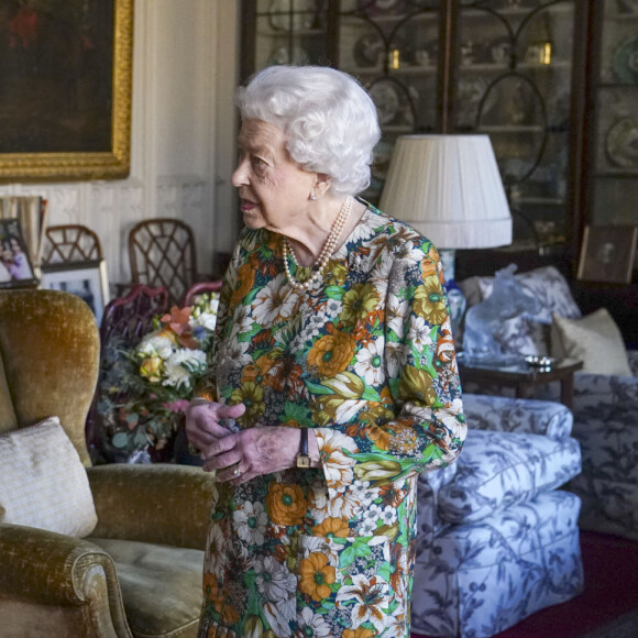 La reine Elisabeth II d'Angleterre en audience au château de Windsor avec Sir Nick Carter, Chef d'état-major de la Défense