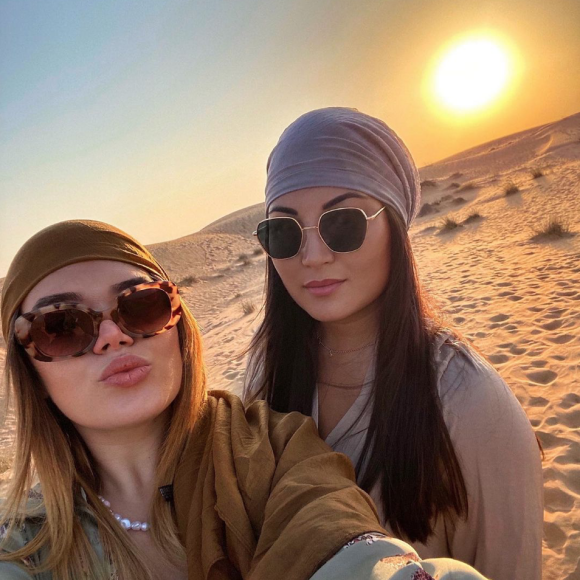 Camille Gottlieb et sa belle-soeur Marie Ducruet (épouse de son grand frère Louis Ducruet) dans le désert de Margham, à Dubaï. Novembre 2021.