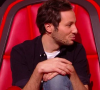Vianney intenable dans "The Voice" : le chanteur multiplie les positions étranges sur son fauteuil rouge - TF1