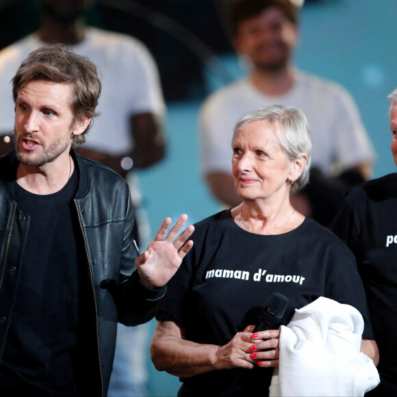 Exclusif - Philippe Lacheau, Gérard Lacheau (père) et Huguette Lacheau (mère) - Surprises - Enregistrement de l'émission "La Chanson secrète 9" à la Seine musicale à Paris, diffusée le 27 novembre sur TF1 à 21h05 © Gaffiot-Moreau / Bestimage 