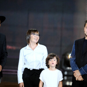 Exclusif -  Jeff Panacloc, Soprano, Brigitte Colcanap (mère), Marloe (Frère) et Nikos Aliagas - Surprises - Enregistrement de l'émission "La Chanson secrète 9" à la Seine musicale à Paris, diffusée le 27 novembre sur TF1 à 21h05 © Gaffiot-Moreau / Bestimage 