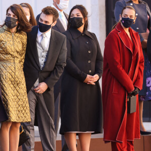 Pierre Casiraghi avec sa femme, Beatrice Borromeo et leurs enfants Francesco et Stephano, la princesse Alexandra de Hanovre, Charlotte Casiraghi et son fils Raphaël Elmaleh, Louis Ducruet, sa femme Marie et Pauline Ducruet - La famille princière de Monaco lors de le prise d'Armes, remise d'insignes et défilé militaire sur la place du Palais lors de la fête nationale de Monaco, le 19 novembre 2021. © Jean-Charles Vinaj/Pool Monaco/Bestimage