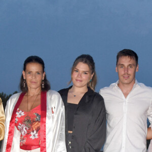 Maxime Giaccardi, Pauline Ducruet, la princesse Stéphanie de Monaco, Camille Gottlieb, Louis Ducruet et sa femme Marie durant la traditionnelle soirée d'été de Fight Aids Monaco au Sporting Club de Monaco, le 24 juillet 2021. © Bruno Bebert/PRM/Bestimage