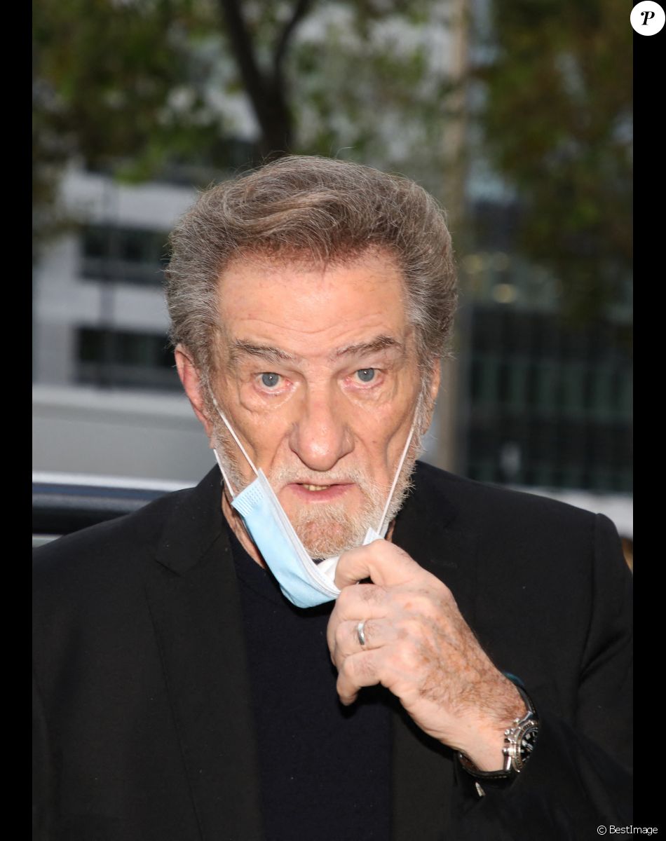 Exclusif - Eddy Mitchell et son fils Eddy Moine sont en promotion pour le livre "Le dictionnaire de ma vie" écrit par le fils sur le père. Ils arrivent à la radio RTL le 7 octobre 2020.