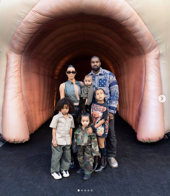 Kanye West veut avec près de Kim Kardashian et de leurs quatre enfants North, Saint, Chicago et Psalm pour les fêtes.