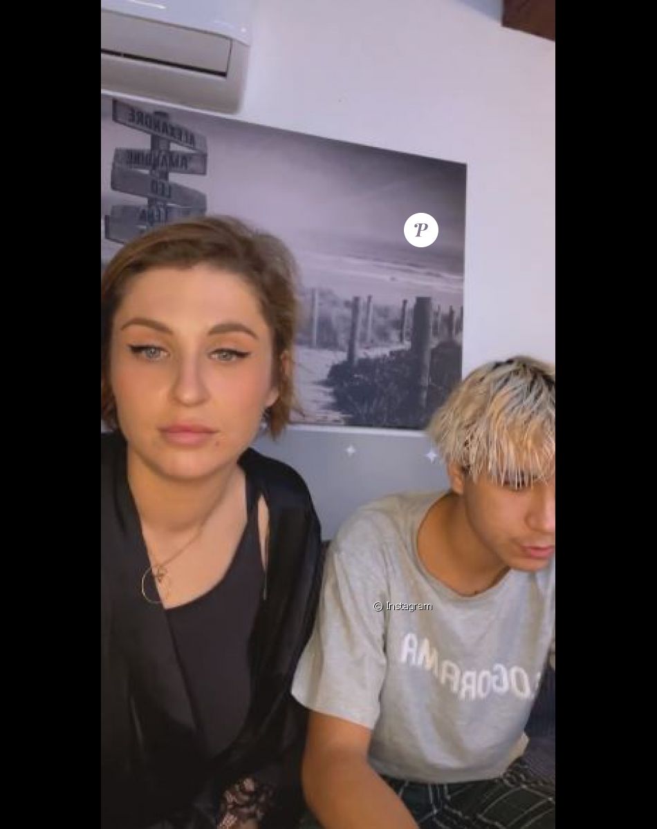 Léo Pellissard avec sa maman Amandine ("Familles nombreuses") lors d'un live Instagram organisé le 30 novembre 2021