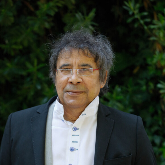 Le chanteur français Laurent Voulzy à la sortie de l'enregistrement de l'émission "Vivement Dimanche prochain" au studio Gabriel à Paris, France, le 22 avril 2021, présentée par Michel Drucker et diffusée le 9 mai 2021. © Christophe Clovis/Bestimage 