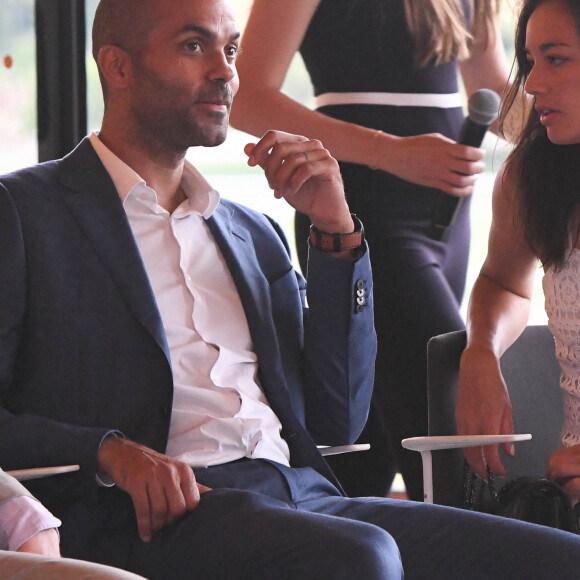 Tony Parker et sa compagne Alizé Lim - Tony Parker devient l'ambassadeur des courses hippiques en France et lance une série sur la chaine Equidia à l'Hippodrome ParisLongchamp le 17 juin 2021. © Coadic Guirec / Bestimage