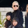 Laeticia Hallyday et Joy sur la tombe de Johnny : Jade absente, elle s'exprime à distance...