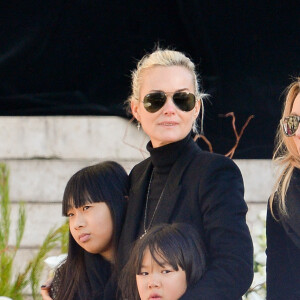 Laeticia Hallyday et ses filles Jade et Joy devant l'église de la Madeleine pour les obsèques de Johnny Hallyday à Paris, France. © Veeren/Bestimage