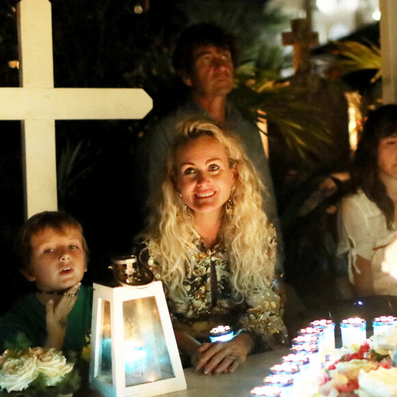 Exclusif - Pierre Rambaldi, Maryline (femme de Grégory Boudou) - Laeticia Hallyday et ses proches lors de la deuxième veillée pour le premier anniversaire de la mort de Johnny Hallyday au cimetière marin de Lorient à Saint-Barthélemy le 6 décembre 2018. © Dominique Jacovides / Bestimage