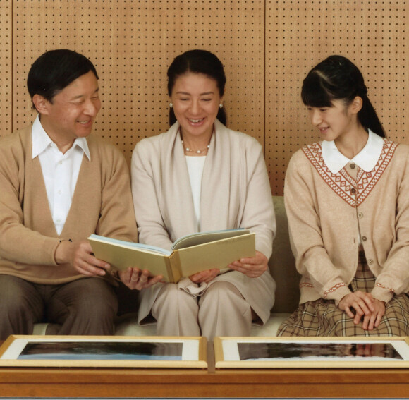 Photo de famille de la princesse Masako (qui fête ses 53 ans le 9 décembre), du prince Naruhito et de leur fille la princesse Aiko du Japon au palais Tugu à Tokyo. Le 9 décembre 2016