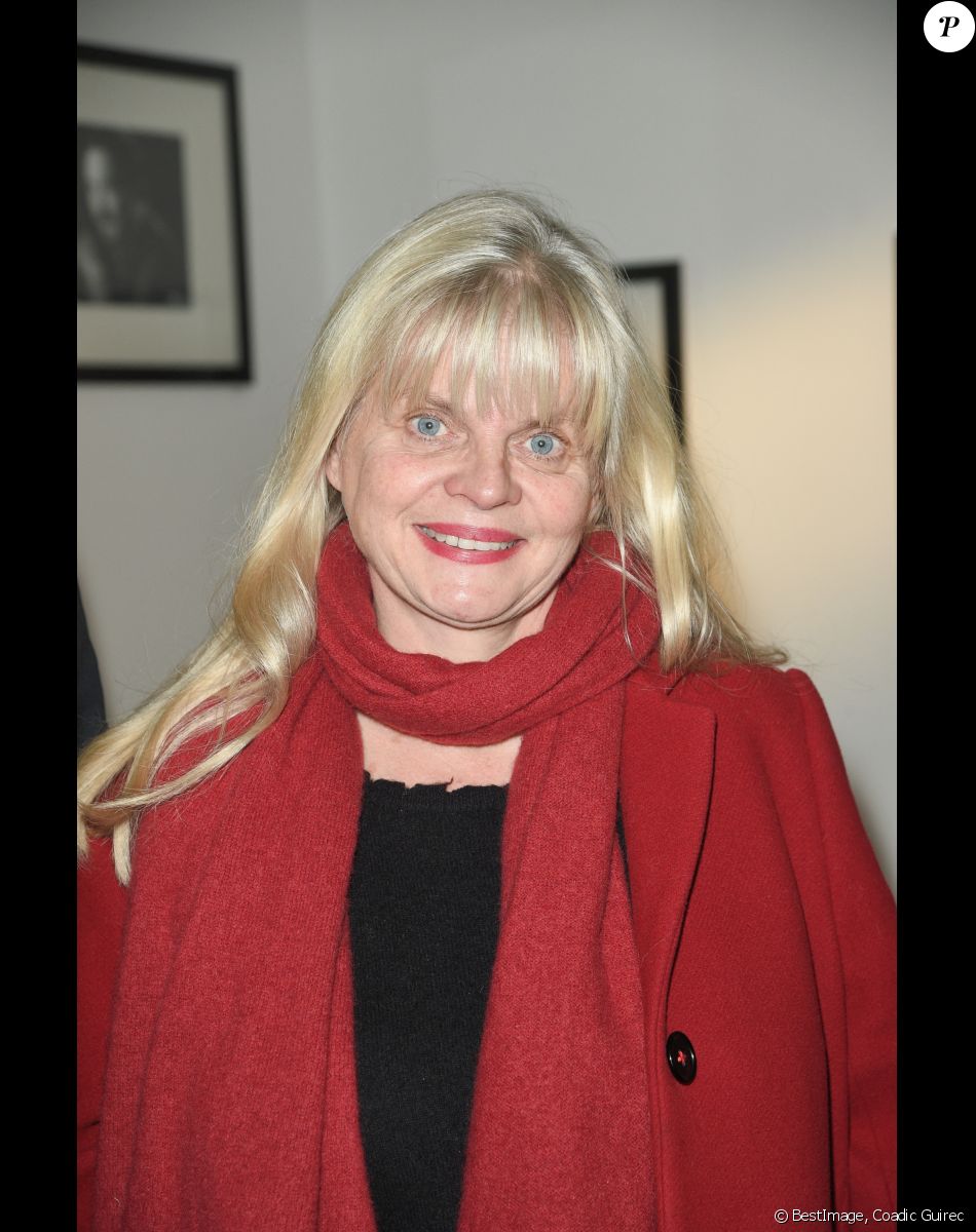 Isabelle Nanty - Le Studio Harcourt célèbre la sortie de l'ouvrage "Au Cours Florent" avec la participation exceptionnelle de F. Florent (fondateur du Cours Florent) à Paris le 20 novembre 2018. © Coadic Guirec/Bestimage