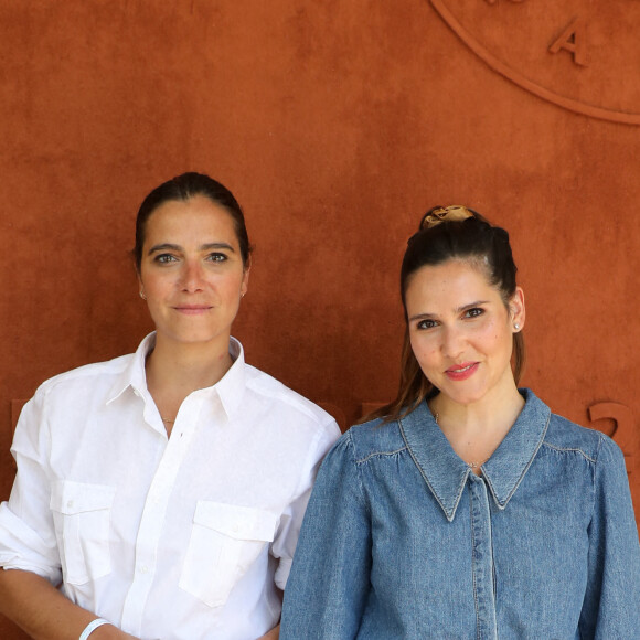 Joyce Jonathan et sa soeur Sarah au village des Internationaux de France de Roland-Garros à Paris, le 9 juin 2021. © Dominique Jacovides / Bestimage