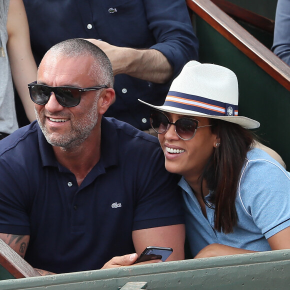 Amel Bent et son mari Patrick Antonelli dans les tribunes des internationaux de tennis de Roland Garros à Paris, France, le 3 juin 2018. © Dominique Jacovides - Cyril Moreau/Bestimage 
