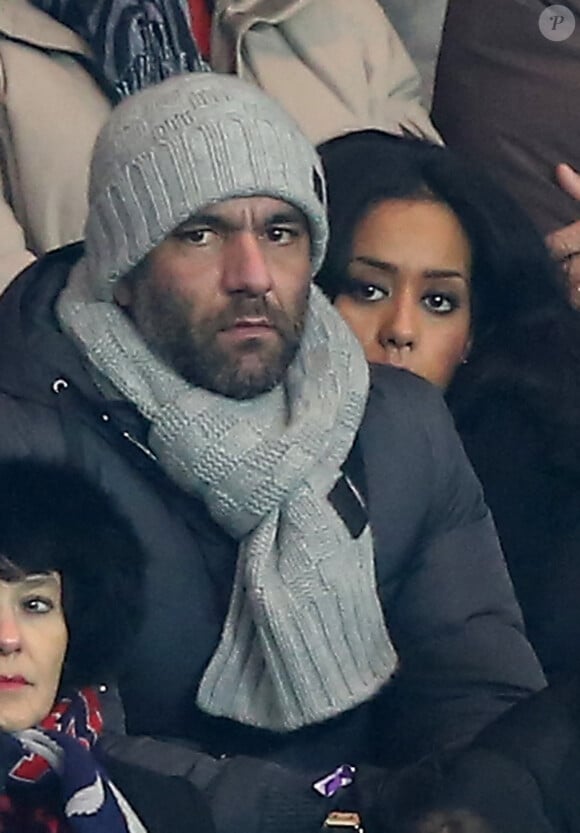 Info - Le mari d'Amel Bent, Patrick Antonelli, suspecté de trafic de permis de conduire vendus à des stars - Exclusif - Amel Bent et son compagnon Patrick assistent au match de Ligue des Champions Psg - Olympiakos Le Piree au Parc des Princes a Paris le 27 novembre 2013.