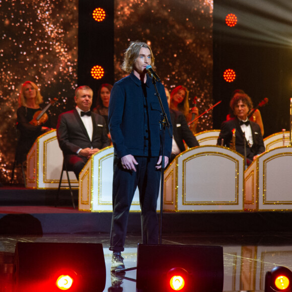 Exclusif - Ben Mazué - Enregistrement de l'émission "Chantons Aznavour" aux Folies Bergère à Paris, diffusée le 10 décembre à 21h05 sur France 3 © Pierre Perusseau / Bestimage 