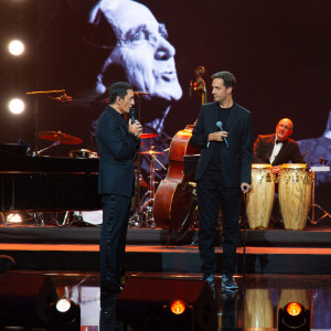 Exclusif - Dany Brillant et Grand Corps Malade (Fabien Marsaud) - Enregistrement de l'émission "Chantons Aznavour" aux Folies Bergère à Paris, diffusée le 10 décembre à 21h05 sur France 3 © Pierre Perusseau / Bestimage 