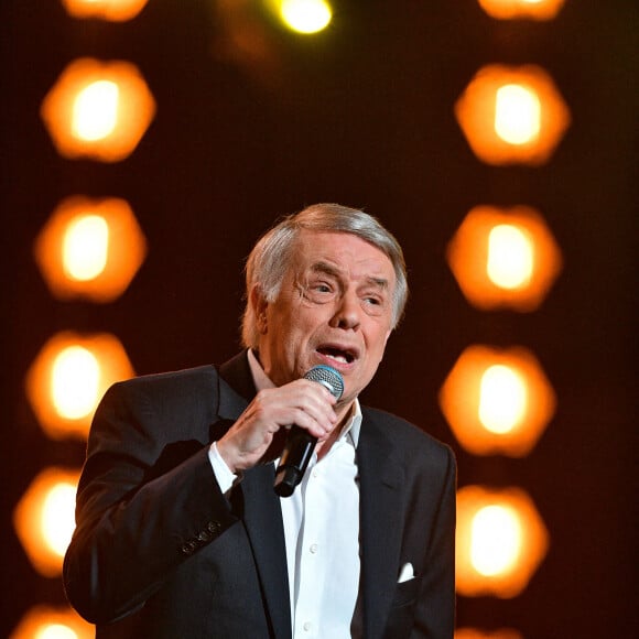 Exclusif - Salvatore Adamo - Enregistrement de l'émission "Chantons Aznavour" aux Folies Bergère à Paris, diffusée le 10 décembre à 21h05 sur France 3 © Pierre Perusseau / Bestimage 