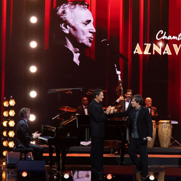 Exclusif - Dany Brillant et Thomas Dutronc - Enregistrement de l'émission "Chantons Aznavour" aux Folies Bergère à Paris, diffusée le 10 décembre à 21h05 sur France 3 © Pierre Perusseau / Bestimage 