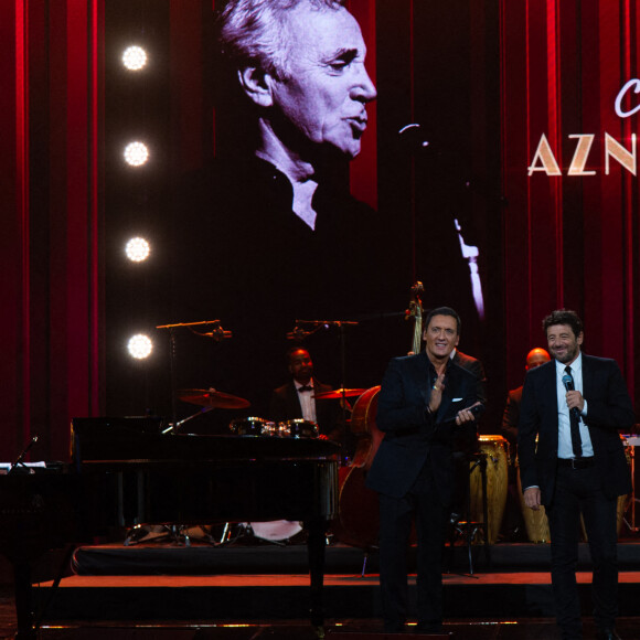 Exclusif - Dany Brillant et Patrick Bruel - Enregistrement de l'émission "Chantons Aznavour" aux Folies Bergère à Paris, diffusée le 10 décembre à 21h05 sur France 3  © Pierre Perusseau / Bestimage 