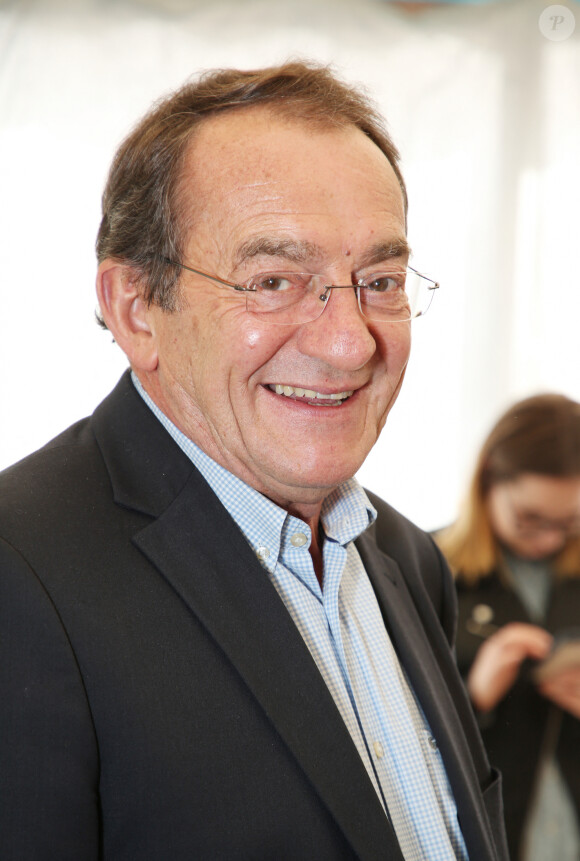 Jean-Pierre Pernaut reçoit le Prix Saint-Roch (Saint Patron des antiquaires) lors de la 96ème édition de la foire de Chatou en France, le 14 mars 2018. © Denis Guignebourg/Bestimage 