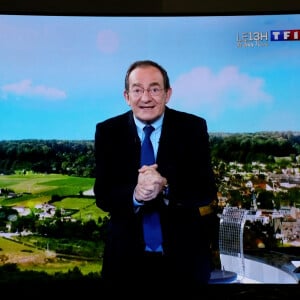 Dernier JT de Jean-Pierre Pernaut sur TF1 aprés 33 ans de présentation. Paris, le 18 Décembre 2020. © Dominique Jacovides / Bestimage