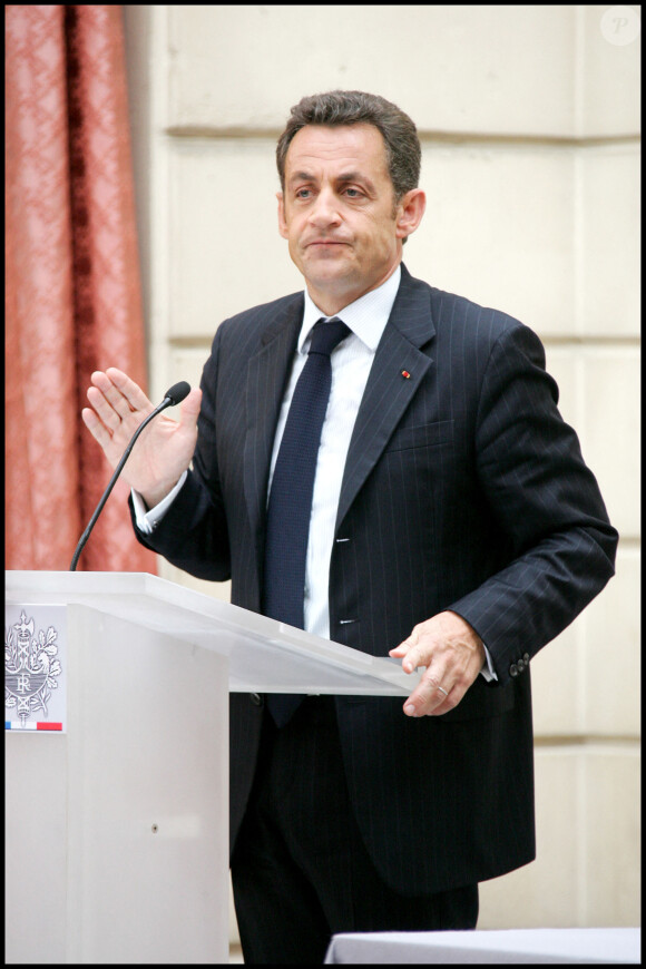 Nicolas Sarkozy lors du rapport pour la nouvelle télévision publique à l'Elysée en 2008