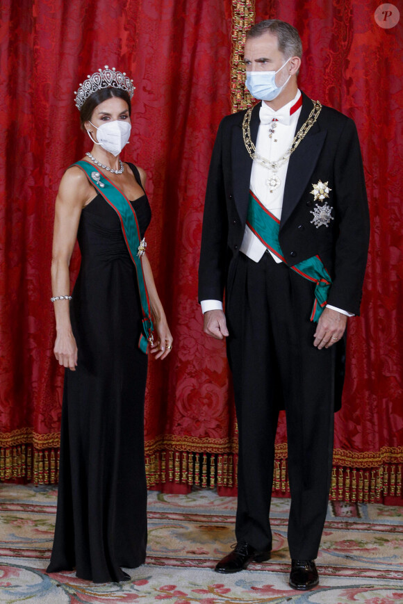 Le roi Felipe VI et la reine Letizia d'Espagne, reçoivent Sergio Mattarella, président de la République italienne et sa femme Laura, pour un dîner de gala au Palais Royal à Madrid, le 16 novembre 2021.