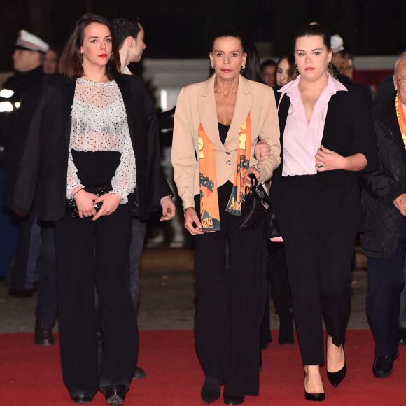 La princesse Stéphanie de Monaco, entourée de ses filles Pauline Ducruet et Camille Gottlieb durant la 3ème soirée du 43ème Festival International du Cirque de Monte Carlo sous le chapiteau de Fontvieille à Monaco le 19 janvier 2019. © Bruno Bebert / pool / Bestimage