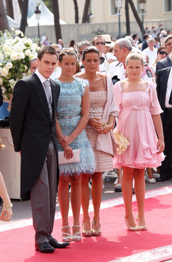 La princesse Stéphanie de Monaco et ses enfants, Louis et Pauline Ducruet, Camille Gottlieb, au mariage du prince Albert et Charlene Wittstock à Monaco, juillet 2011. 