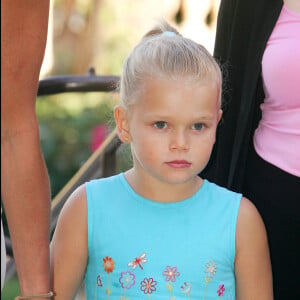 Camille Gottlieb, la fille de la princesse Stéphanie de Monaco, aux 45 ans de l'exposition Barbie à Monaco, en 2004.