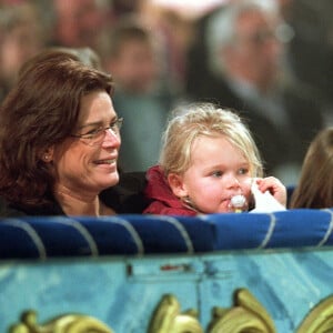 La princesse Stéphanie de Monaco et sa fille Camille Gottlieb au 26e Festival International du Cirque de Monte-Carlo, en 2002.