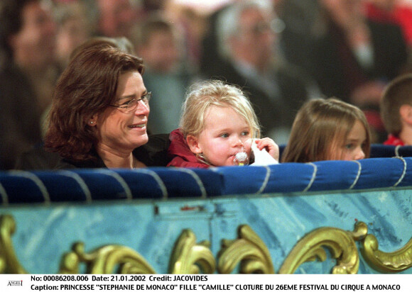 La princesse Stéphanie de Monaco et sa fille Camille Gottlieb au 26e Festival International du Cirque de Monte-Carlo, en 2002.