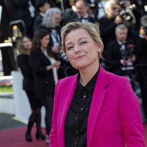 Anne-Elisabeth Lemoine lors de la montée des marches de la cérémonie de clôture du 72ème Festival International du Film de Cannes, le 25 mai 2019. 