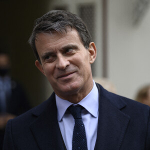 Manuel Valls lors de la visite de la Maison Zola et l'inauguration du musée Dreyfus à Medan, France