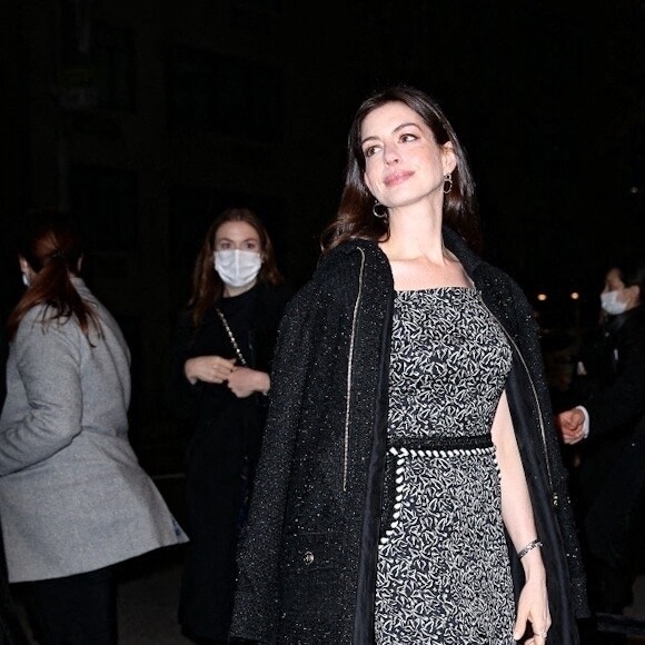 Anne Hathaway a assisté à la 14e édition de la soirée caritative du MoMA (Musée d'Art Moderne) de New York, en l'honneur de Penélope Cruz. New York, le 14 décembre 2021.