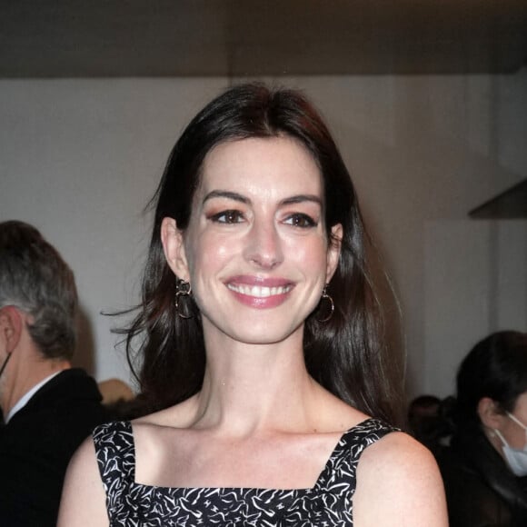 Anne Hathaway a assisté à la 14e édition de la soirée caritative du MoMA (Musée d'Art Moderne) de New York, en l'honneur de Penélope Cruz. New York, le 14 décembre 2021.