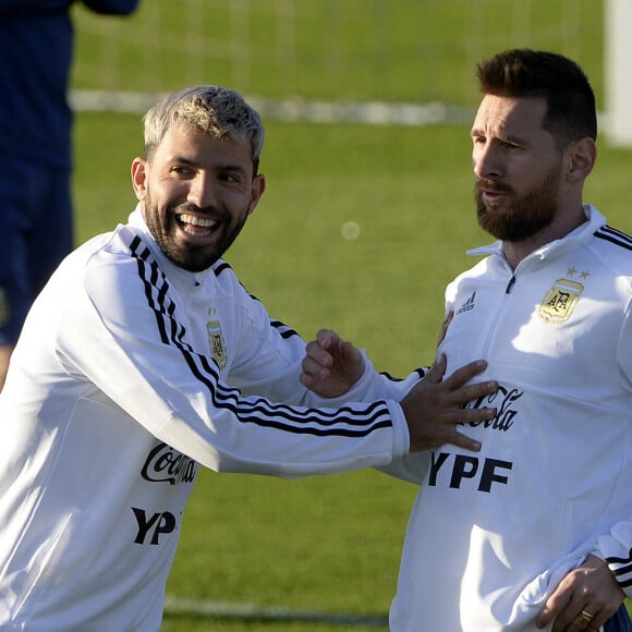 Lionel Messi et Sergio Aguero - Lionel Messi s'entraîne avec l'équipe d'Argentine à Palma de Majorque, le 12 novembre 2019. Le joueur du FC Barcelone est aux côtés de S. Aguero du club de Manchester City.