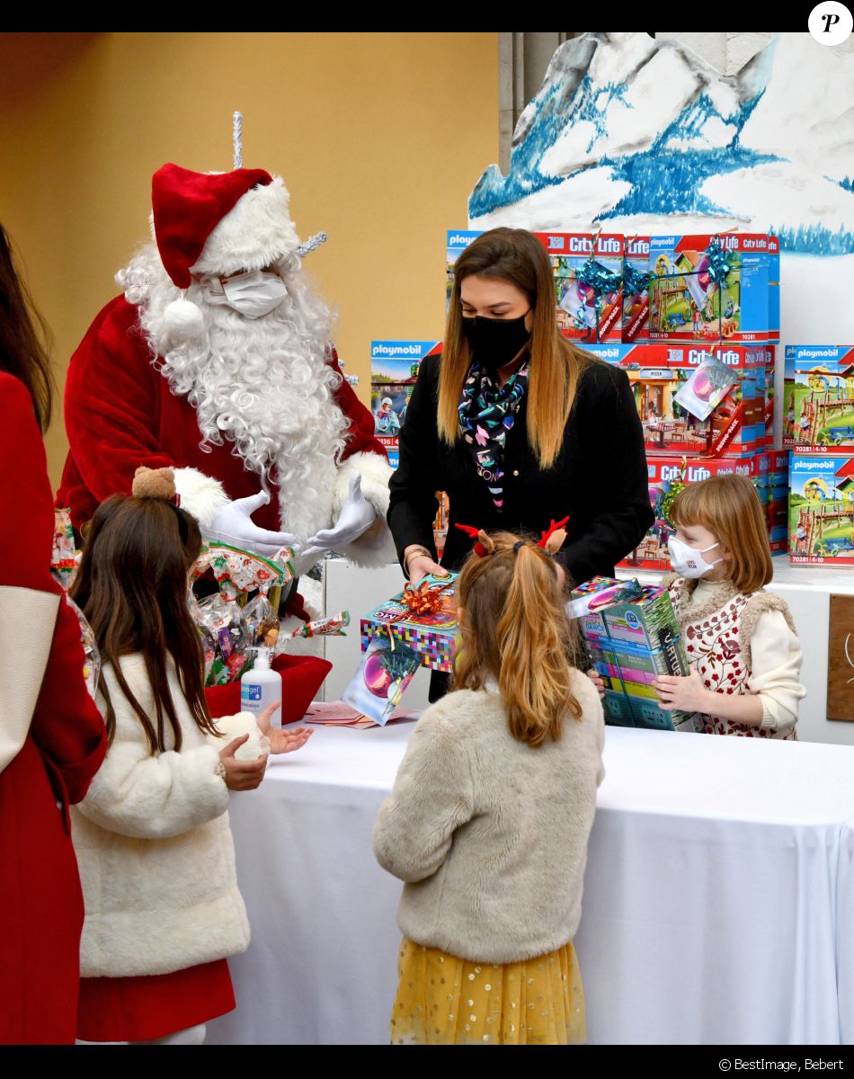 Camille Gottlieb et la princesse Gabriella de Monaco, comtesse de Carladès - Arbre de Noël du palais princier pour les enfants monégasques au palais princier en présence du prince Jacques et de la princesse Gabriella de Monaco, la princesse Stéphanie et de ses enfants Louis Ducruet et Camille Gottlieb, le 15 décembre 2021. © Bruno Bebert / Bestimage