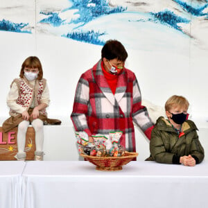 La princesse Gabriella de Monaco, la princesse Stéphanie de Monaco et le prince Jacques de Monaco - Arbre de Noël du palais princier pour les enfants monégasques au palais princier en présence du prince Jacques et de la princesse Gabriella de Monaco, la princesse Stéphanie et de ses enfants Louis Ducruet et Camille Gottlieb. © Bruno Bebert / Bestimage