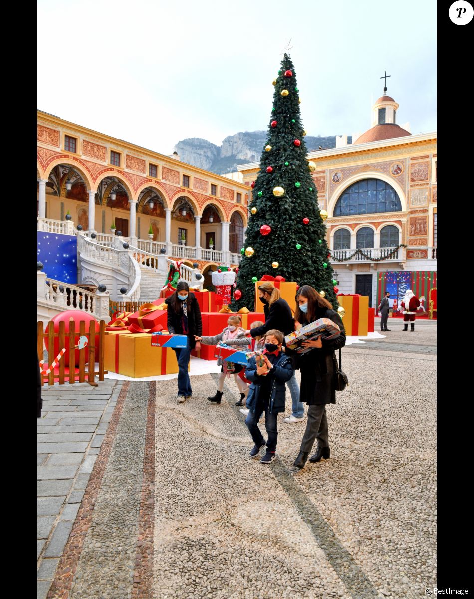Arbre de Noël du palais princier pour les enfants monégasques au palais princier en présence du prince Jacques et de la princesse Gabriella de Monaco, la princesse Stéphanie et de ses enfants Louis Ducruet et Camille Gottlieb, le 15 décembre 2021. © Bruno Bebert / Bestimage