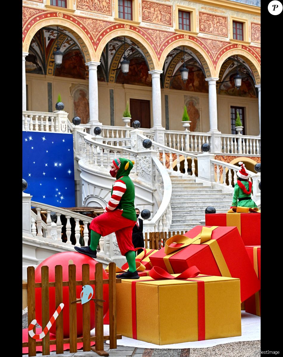 Arbre de Noël du palais princier pour les enfants monégasques au palais princier en présence du prince Jacques et de la princesse Gabriella de Monaco, la princesse Stéphanie et de ses enfants Louis Ducruet et Camille Gottlieb, le 15 décembre 2021. © Bruno Bebert / Bestimage