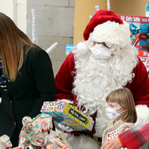 Camilla Gottlieb, la princesse Stéphanie de Monaco, la princesse Gabriella et le prince Jacques de Monaco - Arbre de Noël du palais princier pour les enfants monégasques au palais princier en présence du prince Jacques et de la princesse Gabriella de Monaco, la princesse Stéphanie et de ses enfants Louis Ducruet et Camille Gottlieb, le 15 décembre 2021.