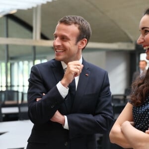 Avec Mounir Mahjoubi (Secrétaire d'État auprès du Premier ministre, chargé du Numérique), Xavier Niel, Roxanne Varza (directrice de Station F), le président Emmanuel Macron et sa femme Brigitte Macron ont inauguré le plus grand incubateur de start-up au monde, Station F à Paris le 29 juin 2017