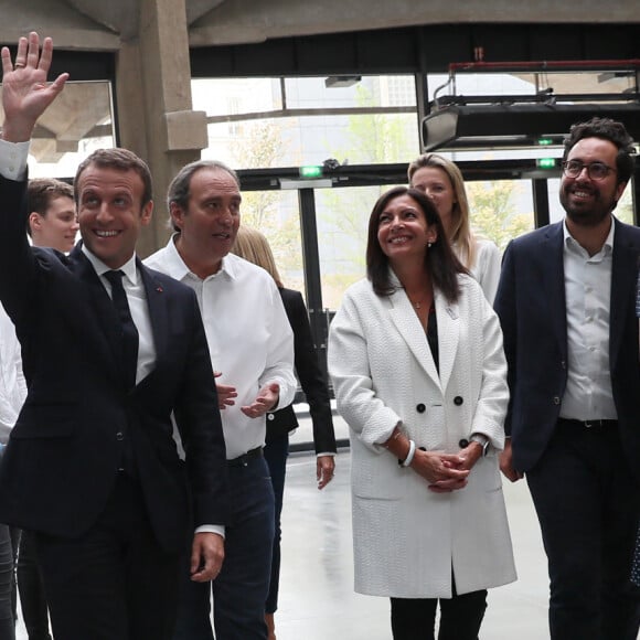 Avec Mounir Mahjoubi (Secrétaire d'État auprès du Premier ministre, chargé du Numérique), Xavier Niel, Roxanne Varza (directrice de Station F), le président Emmanuel Macron et sa femme Brigitte Macron ont inauguré le plus grand incubateur de start-up au monde, Station F à Paris le 29 juin 2017