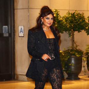 Toute de dentelle vêtue, Priyanka Chopra assure la promotion du film "Matrix Resurrections" à New York.